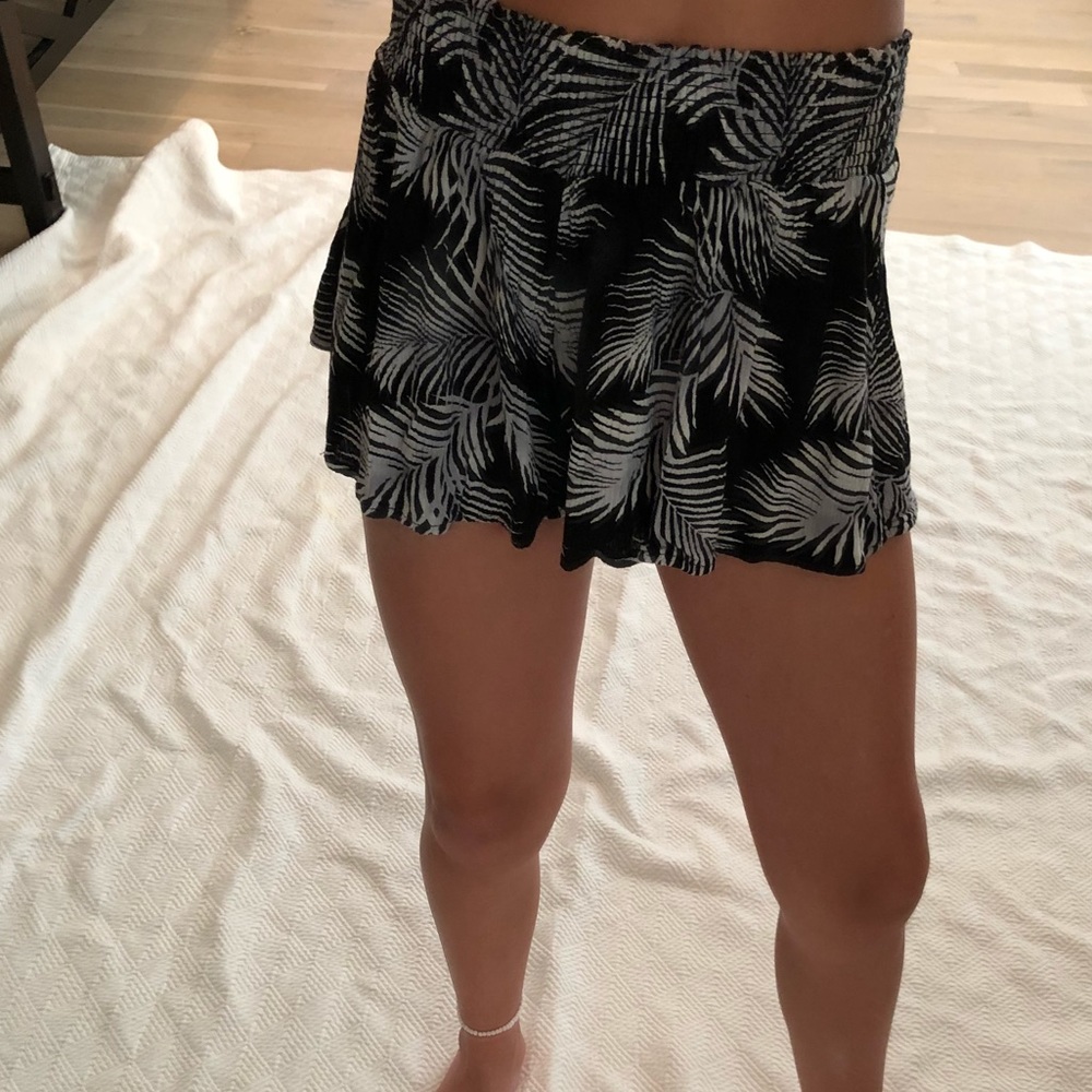FOREVER 21 palm tree shorts